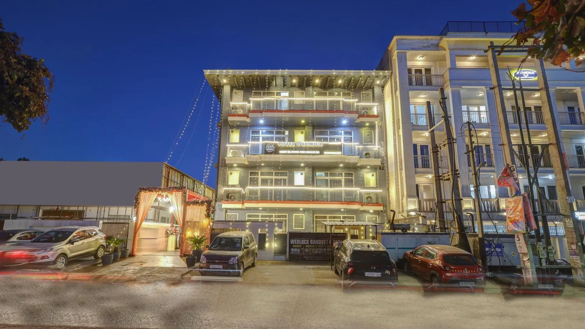 Hotel Wedlock Premium Huda City Γκουργκάον 0*,
