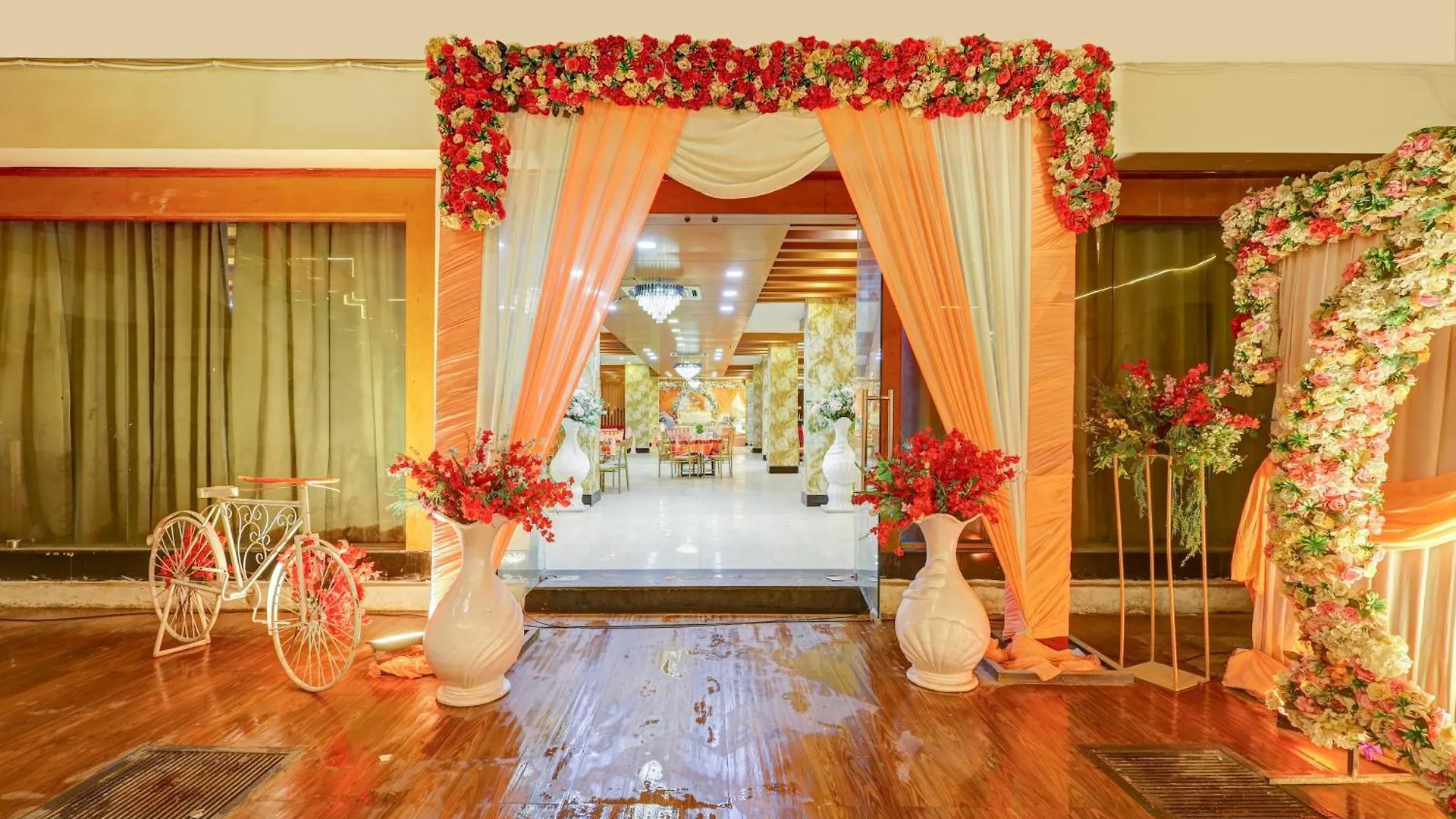 Hotel Wedlock Premium Huda City Γκουργκάον