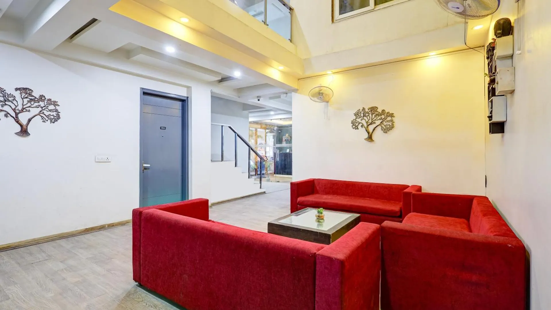 Hotel Wedlock Premium Huda City Γκουργκάον 0*,