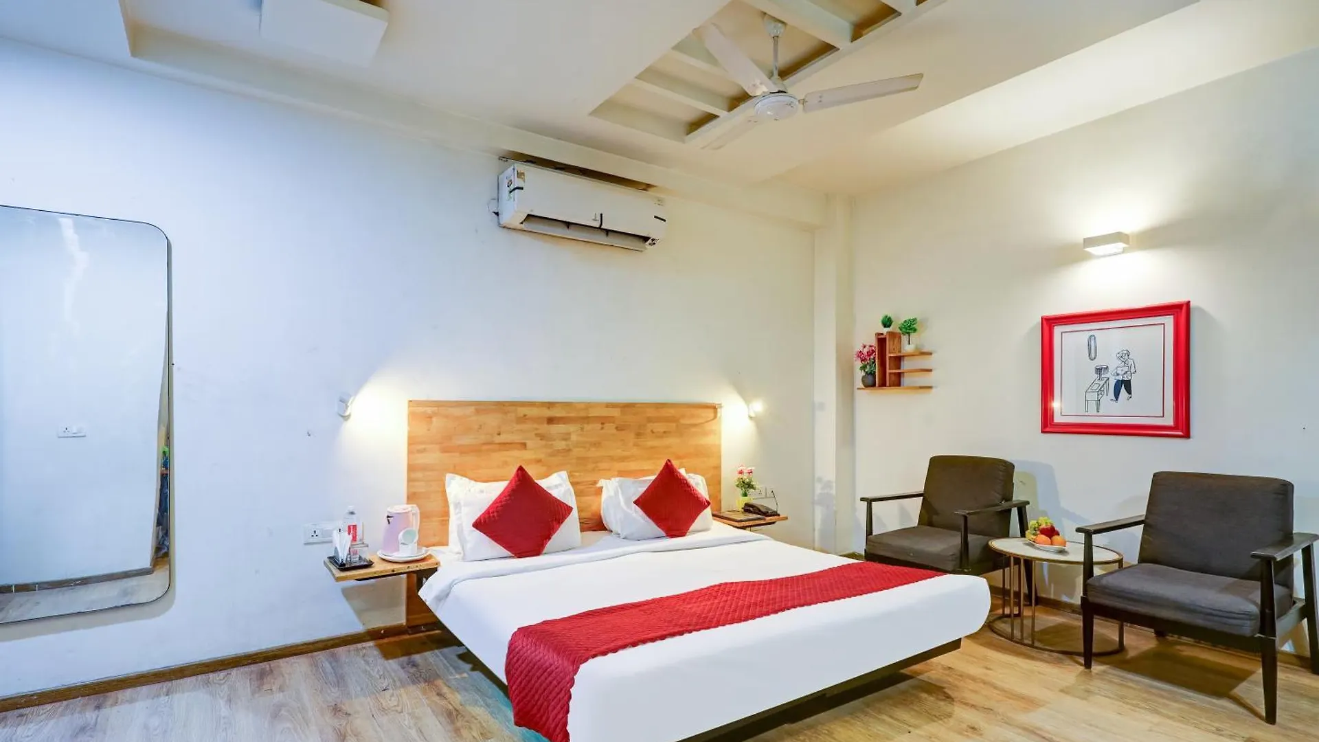 Hotel Wedlock Premium Huda City Γκουργκάον