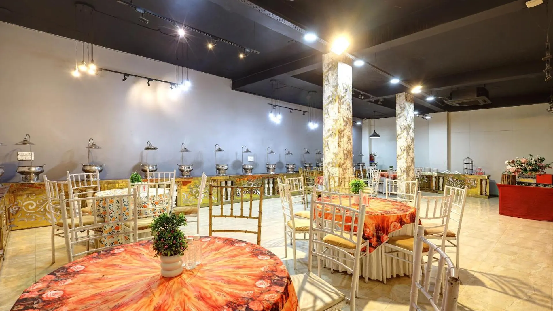 Hotel Wedlock Premium Huda City Γκουργκάον