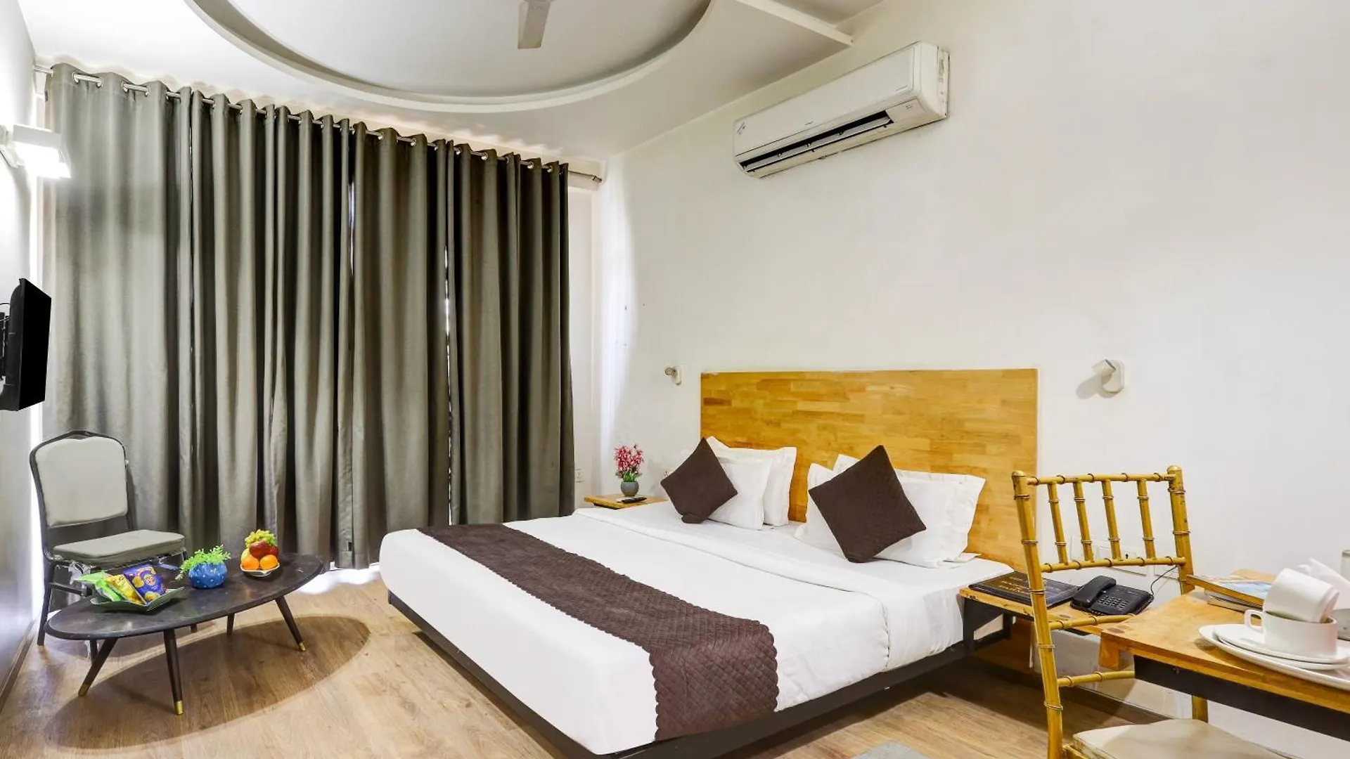 Hotel Wedlock Premium Huda City Γκουργκάον
