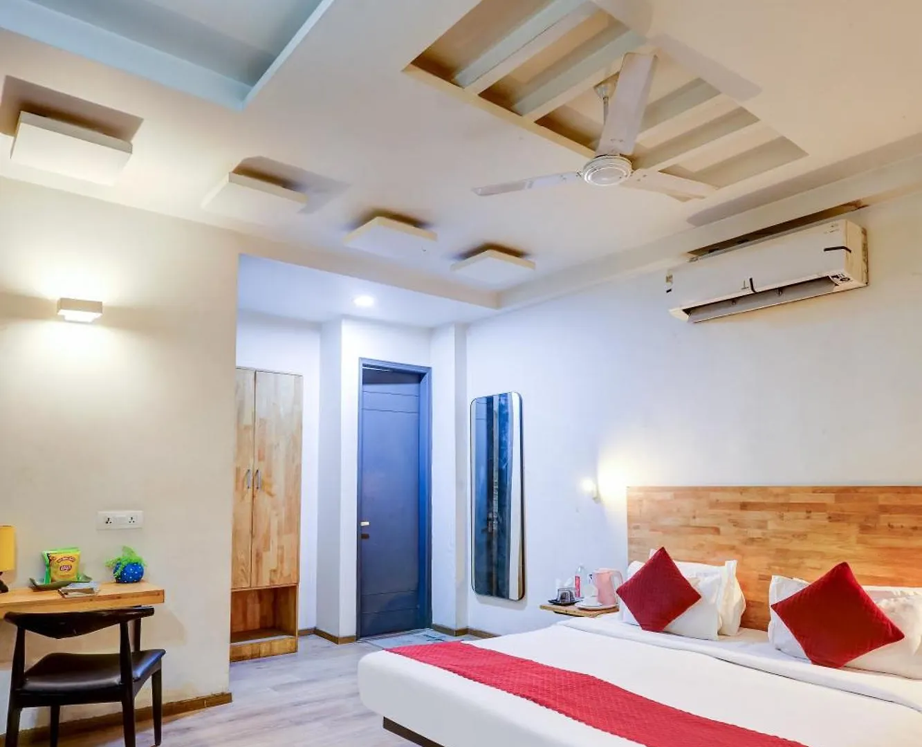 Hotel Wedlock Premium Huda City Γκουργκάον