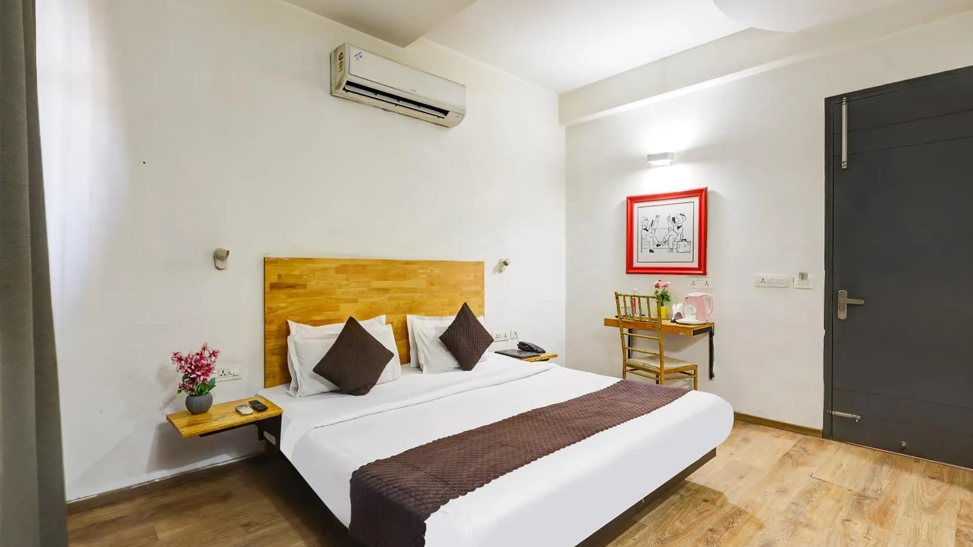 Hotel Wedlock Premium Huda City Γκουργκάον 0*,  Ινδία